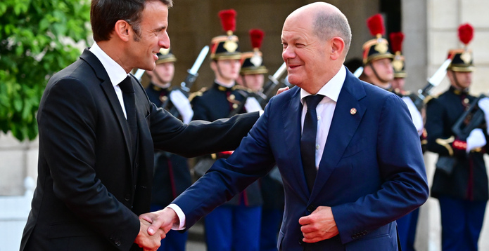 Macron and Scholtz Card