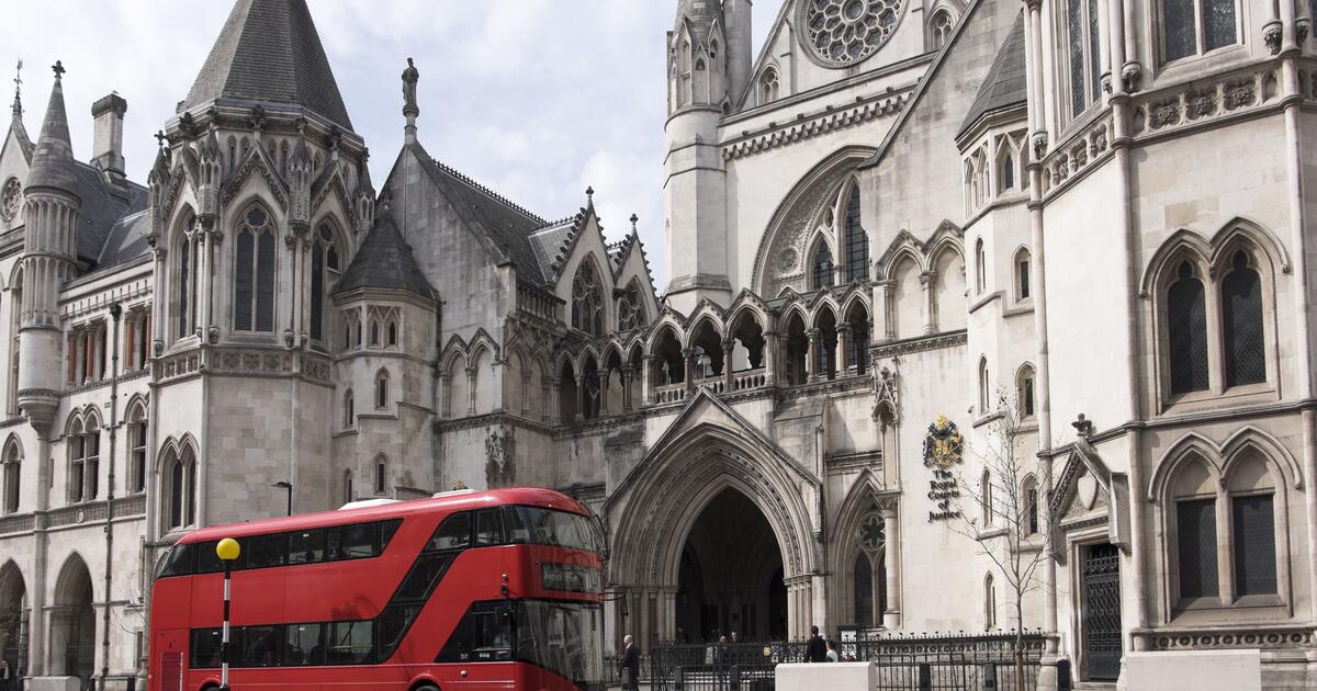 Court of Appeal and red bus