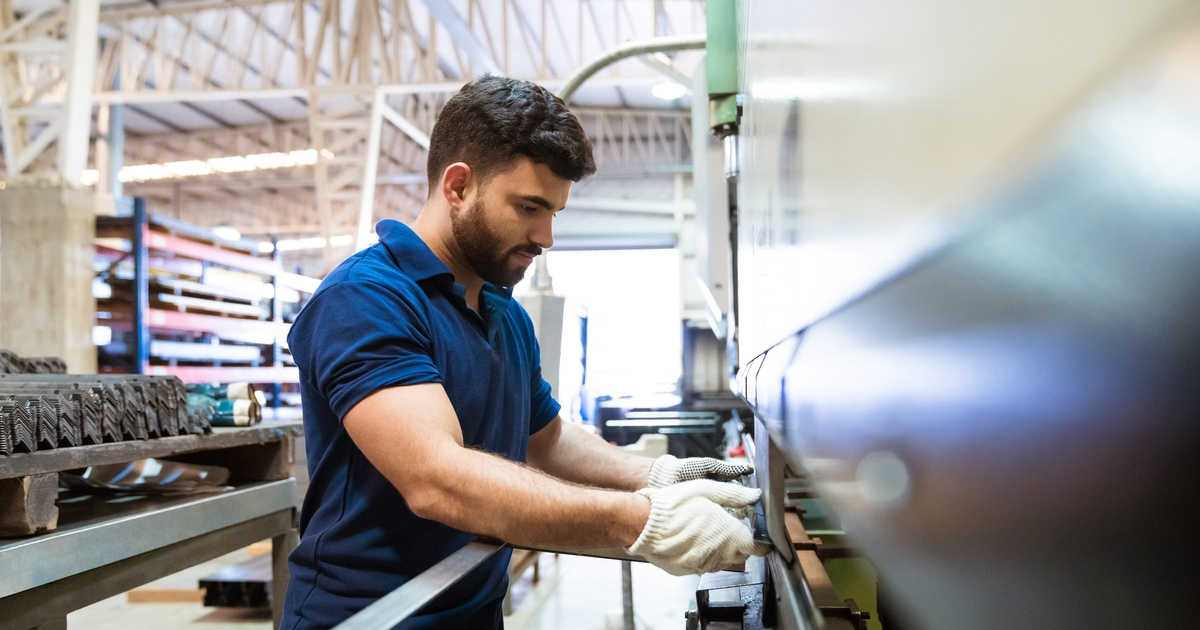 apprentice working in factory seo